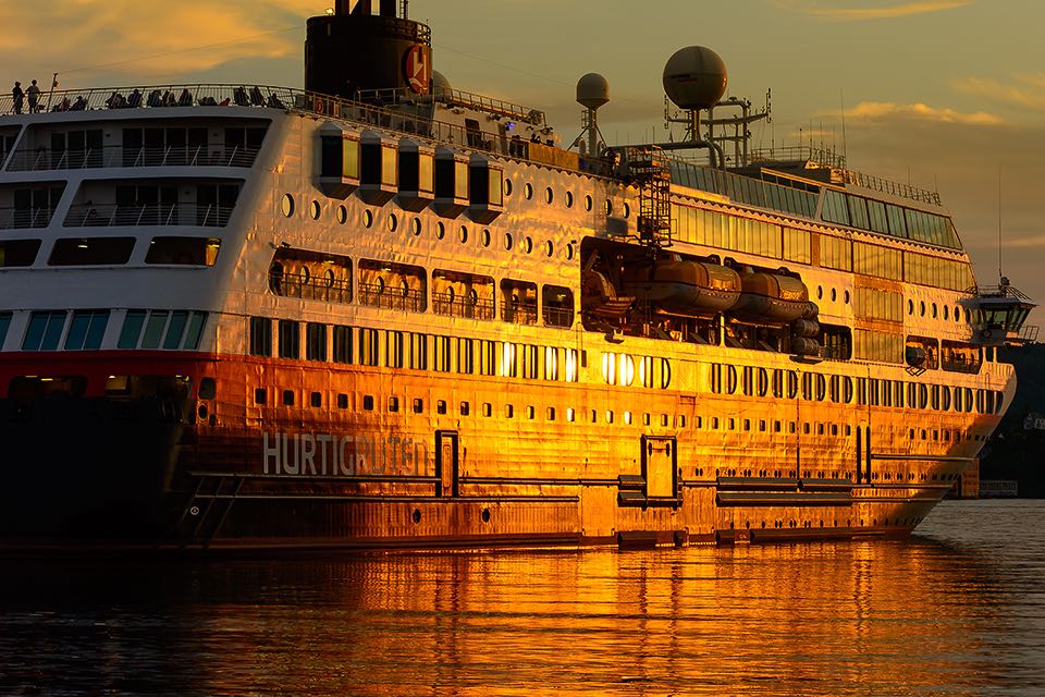 Mitternachtssonne Fotoreise mit Hurtigruten im Sommer 