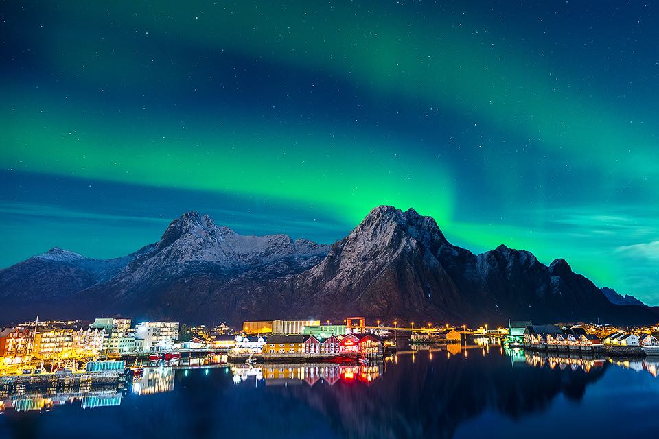 Blaue Polarlichter in Norwegen