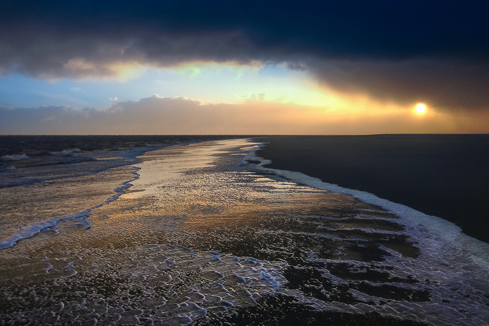 Sonnenreflexionen in der Brandung auf Baltrum