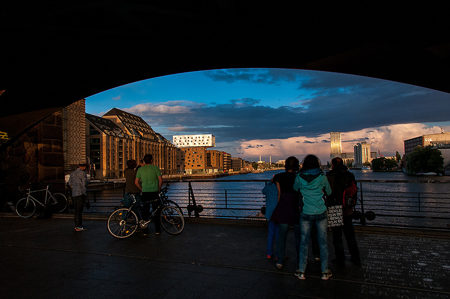 Reisen fuer Fotografen nach Berlin auf die Oberbaumbruecke