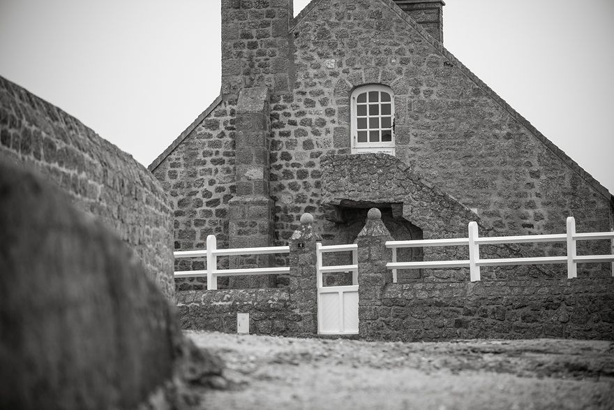 Architekturfoto von einem Steinhaus in der Normandie