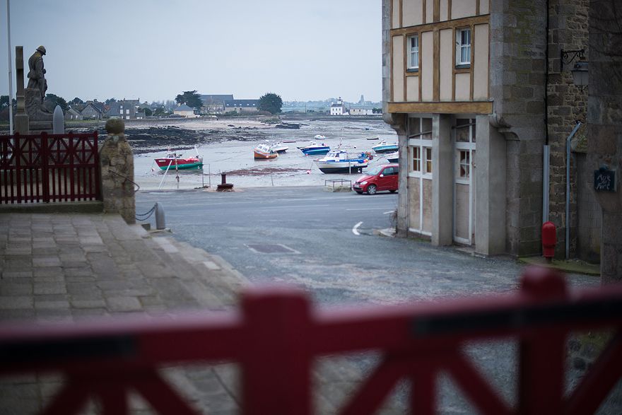 Blick in den Hafen von Barfleur bei Ebbe