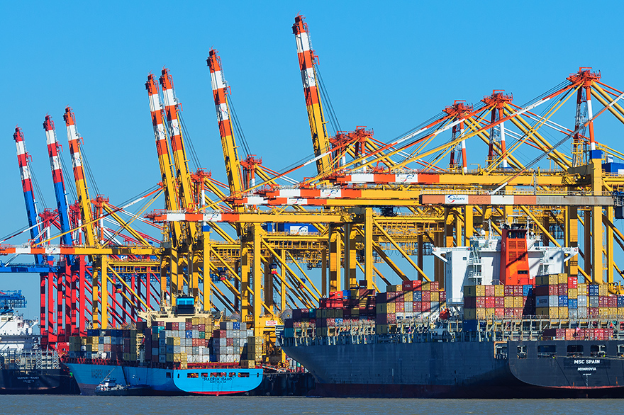 Segeltoern im Containerhafen von Bremerhaven