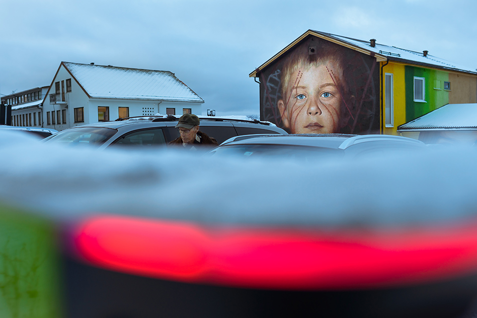 Wandmalerei in Bronnoysund auf der Postseereise Bergen Kirkenes Bergen