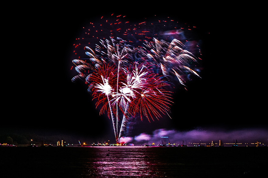 Hoehenfeuerwerk der Duemmer brennt