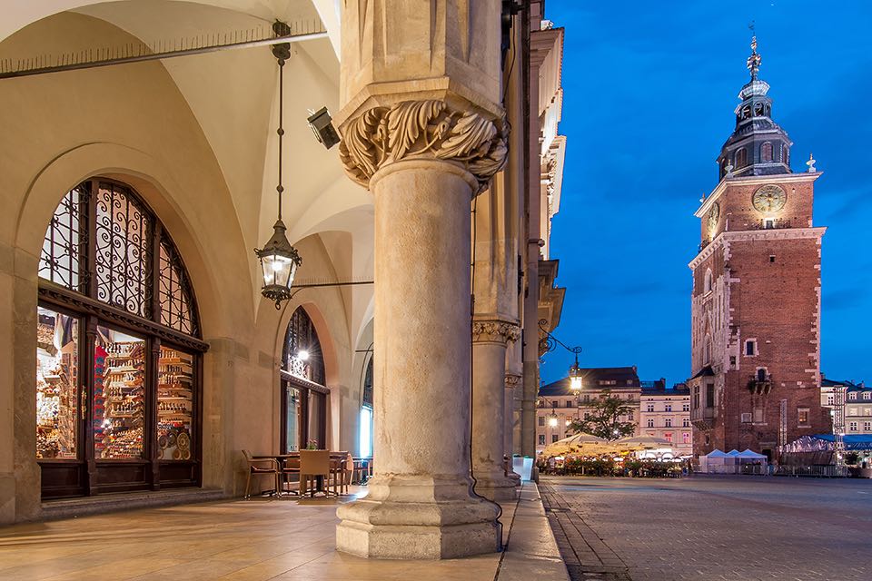 Rathausplatz und Tuchhallengewoelbe in Krakau