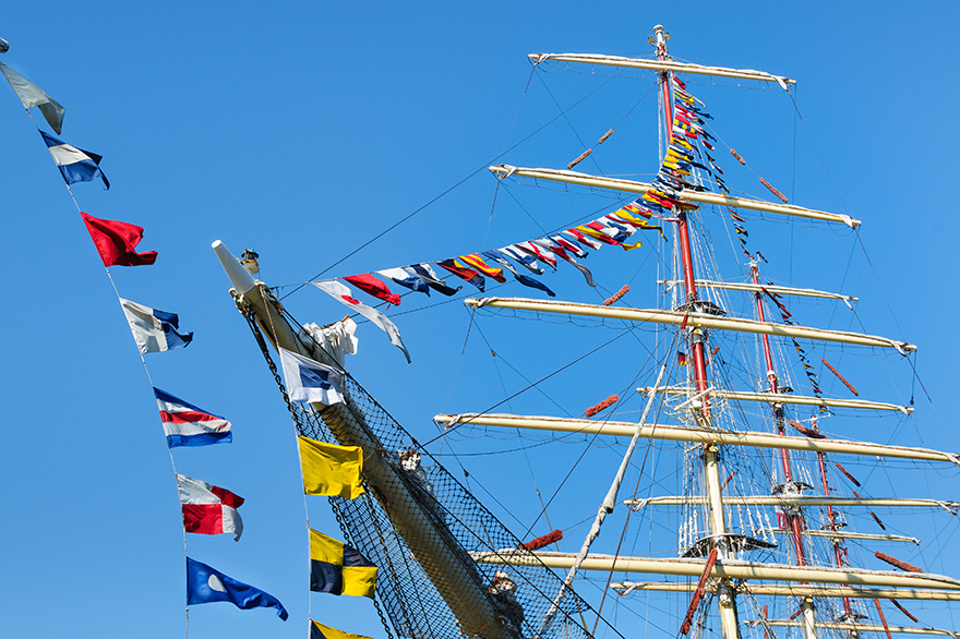 Fotoseminar auf dem Segelschiff Mir waehrend der Auslaufparade