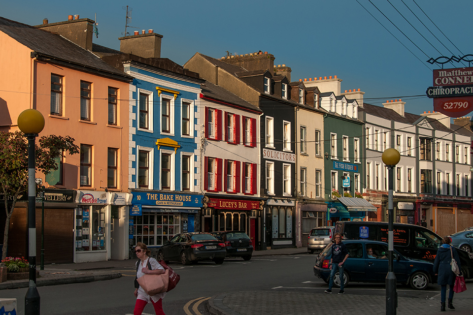 Bunte Haeuser fotografieren in Bantry auf Irland