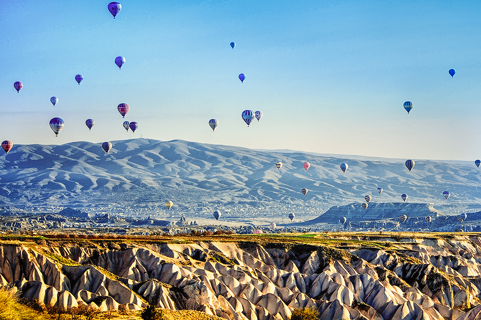 Felsskulpturen aus dem Heissluftballon fotografieren