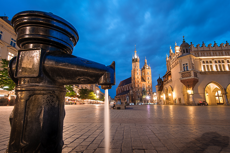 In Krakau mit einer Digitalkamera in der blauen Stunde fotografieren lernen