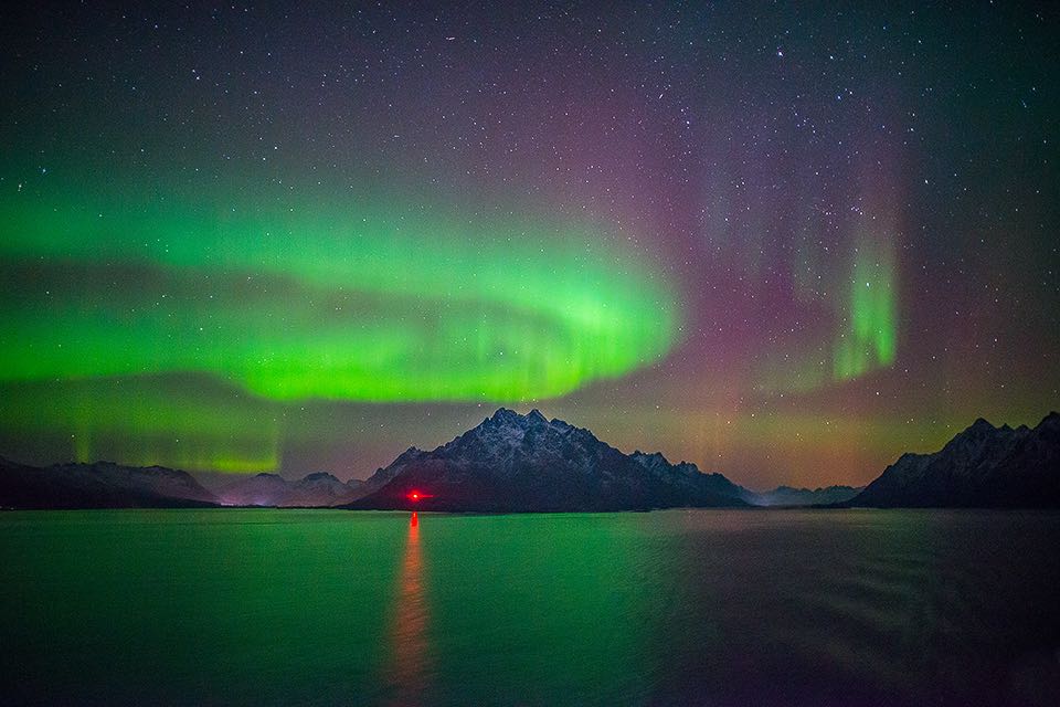 Aurora Borealis waehrend einer Hurtigruten Postschiffreise