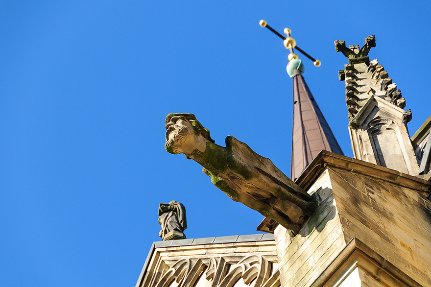 Kirchturm und Figuren der Marienkirche