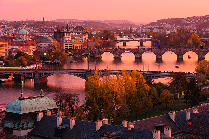 Fotografieren lernen ueber den Moldau Bruecken in Prag