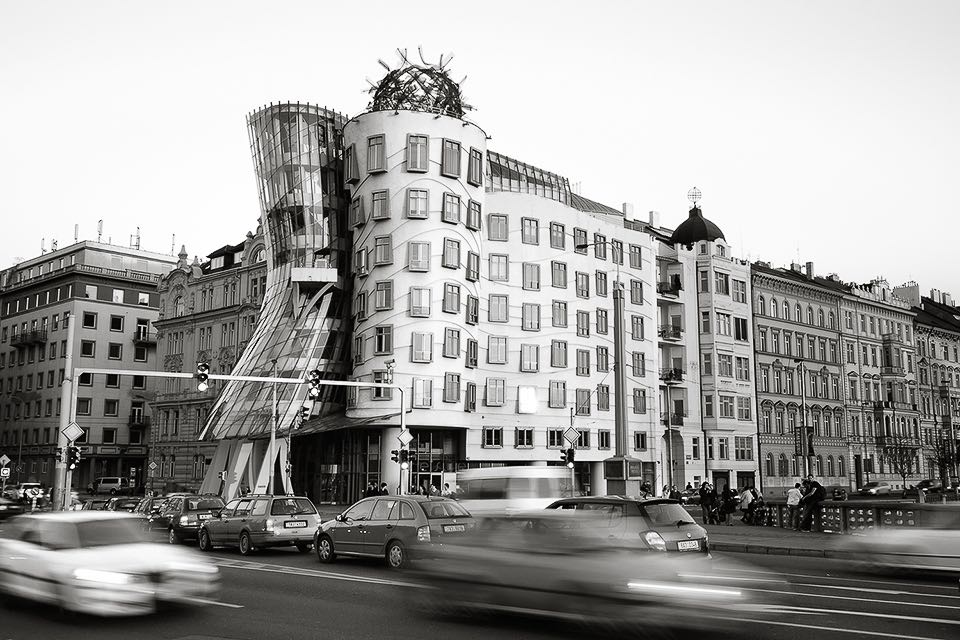 Tanzendes Haus - tschechisch Tancici dum - an der Moldau in Prag