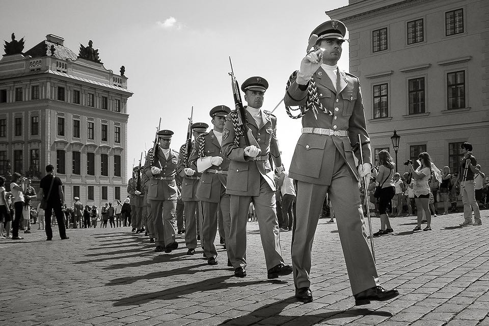 Wachwechsel vor der Burg in Prag