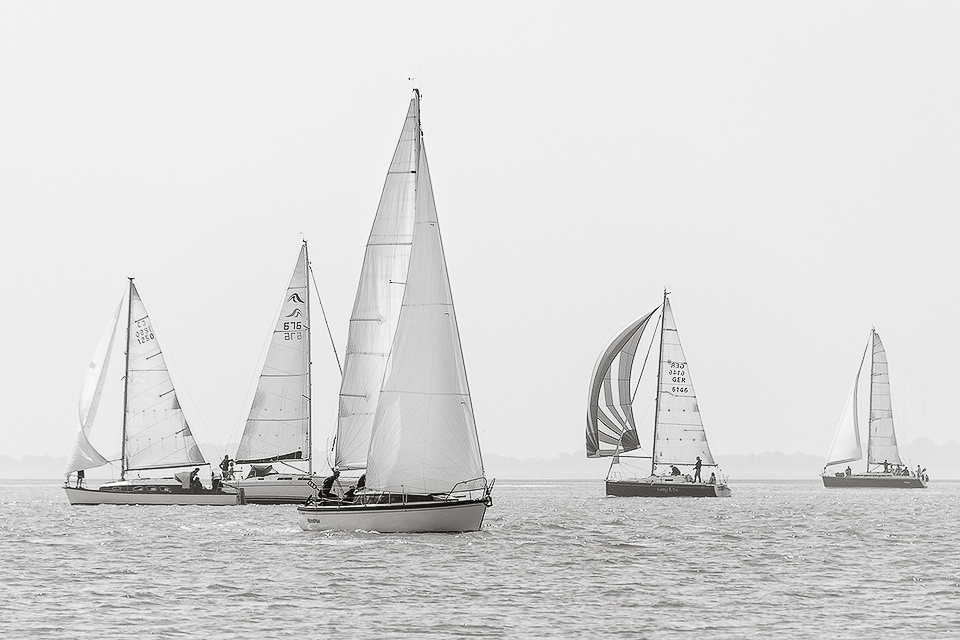 kreuzende Segelschiffe auf der Nordsee